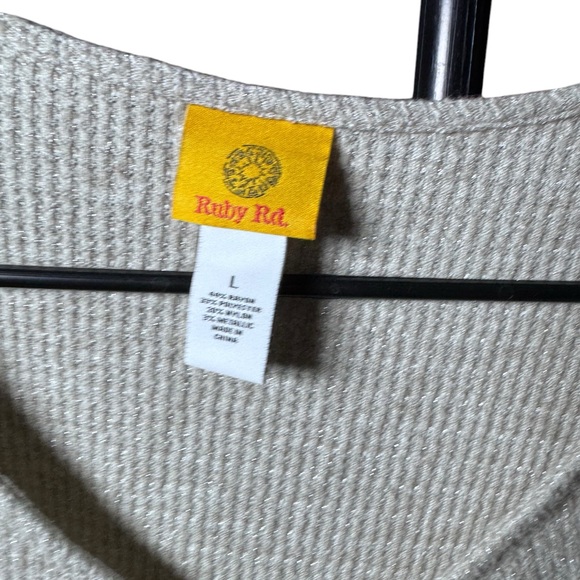 Ruby Rd. Cream Textured Top - Picture 2 of 4